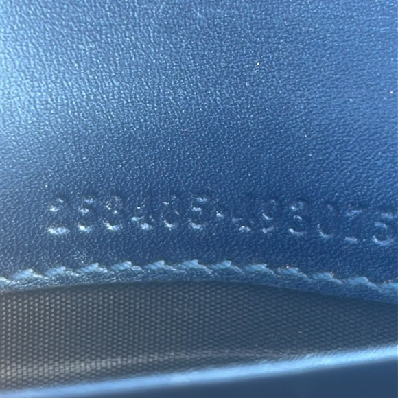 GUCCI WALLET AUTHENTIC - Picture 5 of 6